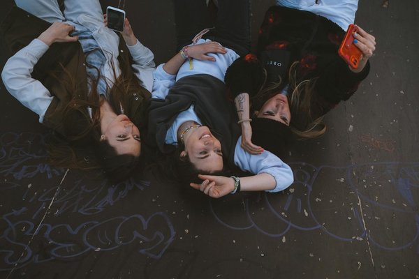 Hoe maak je je eigen kleding op een budget en met creativiteit?